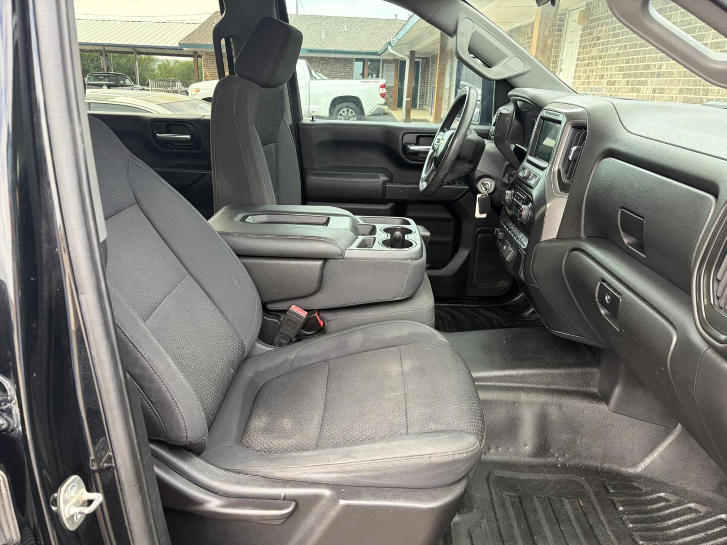 2020 Black Chevrolet Silverado 2500HD Work Truck Crew Cab Short Box 4WD (1GC4YLEY5LF) with an 6.6L V8 OHV 16V DIESEL engine, 6A transmission, located at 1687 Business 35 S, New Braunfels, TX, 78130, (830) 625-7159, 29.655487, -98.051491 - Photo#4