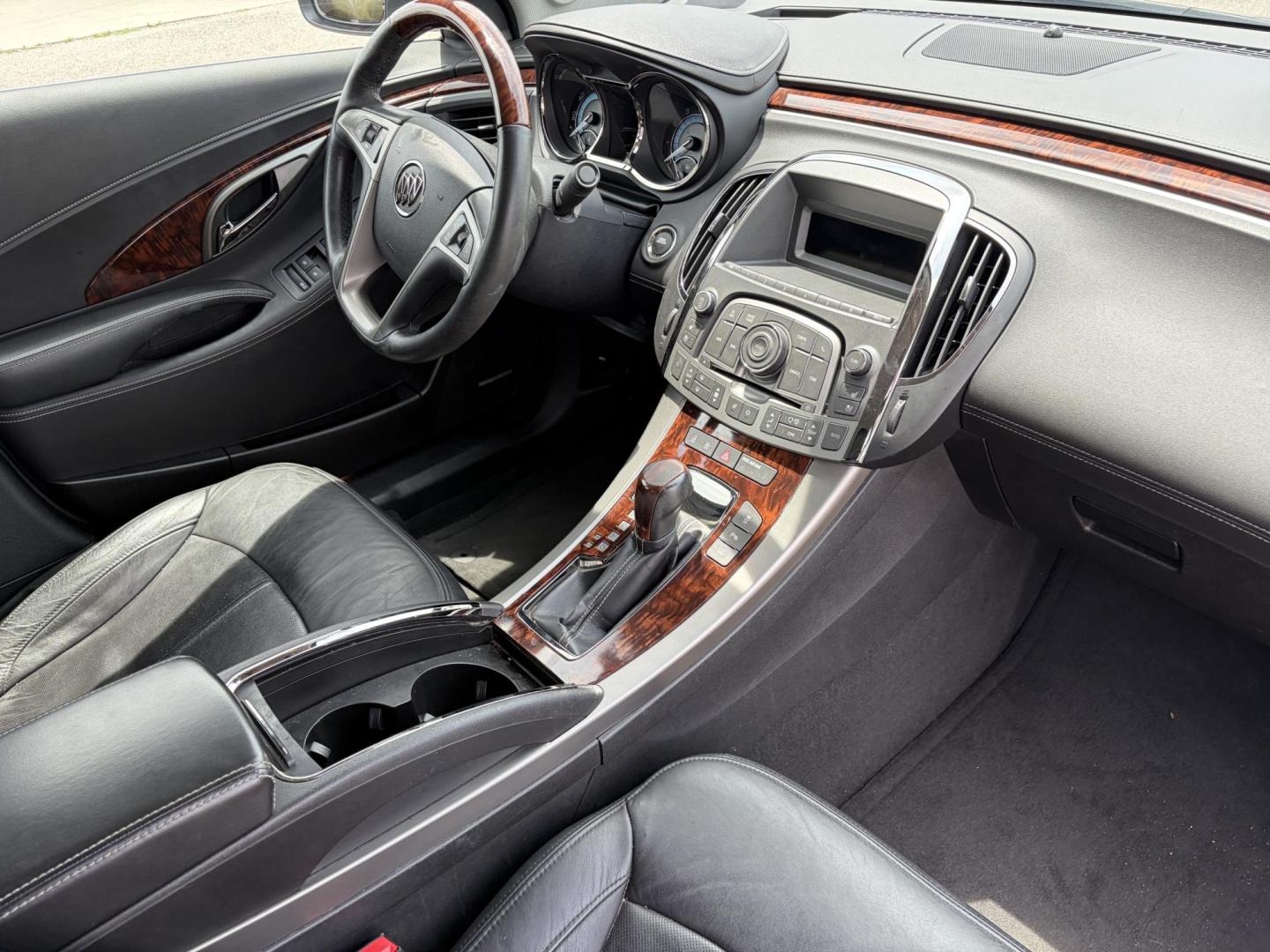 2011 Black Buick LaCrosse CXS (1G4GE5GD7BF) with an 3.6L V6 DOHC 24V engine, 6-Speed Automatic Overdrive transmission, located at 1687 Business 35 S, New Braunfels, TX, 78130, (830) 625-7159, 29.655487, -98.051491 - Photo#3