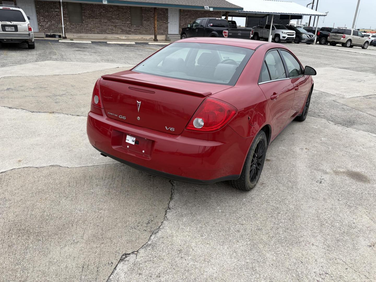 2006 Red Pontiac G6 V6 Sedan (1G2ZG558164) with an 3.5L V6 OHV 12V engine, 4-Speed Automatic Overdrive transmission, located at 1687 Business 35 S, New Braunfels, TX, 78130, (830) 625-7159, 29.655487, -98.051491 - Photo#5
