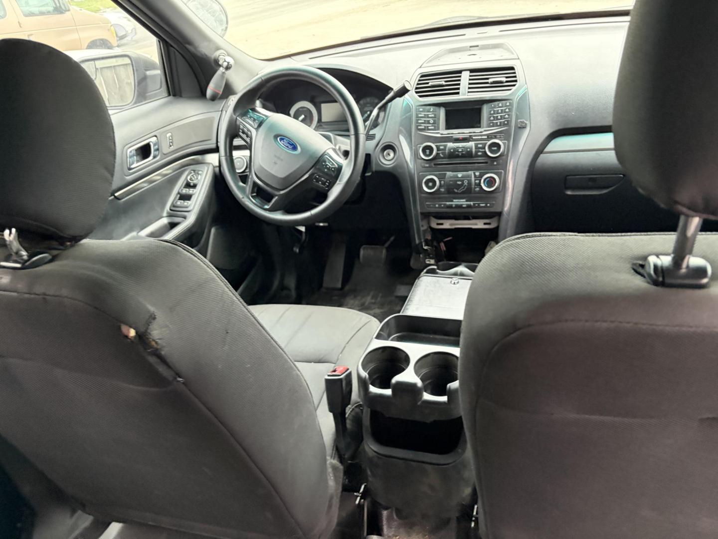 2017 Black Ford Explorer Police 4WD (1FM5K8AR8HG) with an 3.7L V6 DOHC 24V engine, 6A transmission, located at 1687 Business 35 S, New Braunfels, TX, 78130, (830) 625-7159, 29.655487, -98.051491 - Photo#4