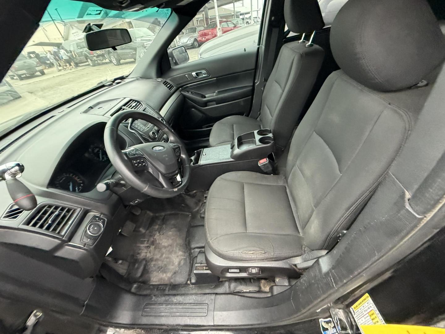 2017 Black Ford Explorer Police 4WD (1FM5K8AR8HG) with an 3.7L V6 DOHC 24V engine, 6A transmission, located at 1687 Business 35 S, New Braunfels, TX, 78130, (830) 625-7159, 29.655487, -98.051491 - Photo#8