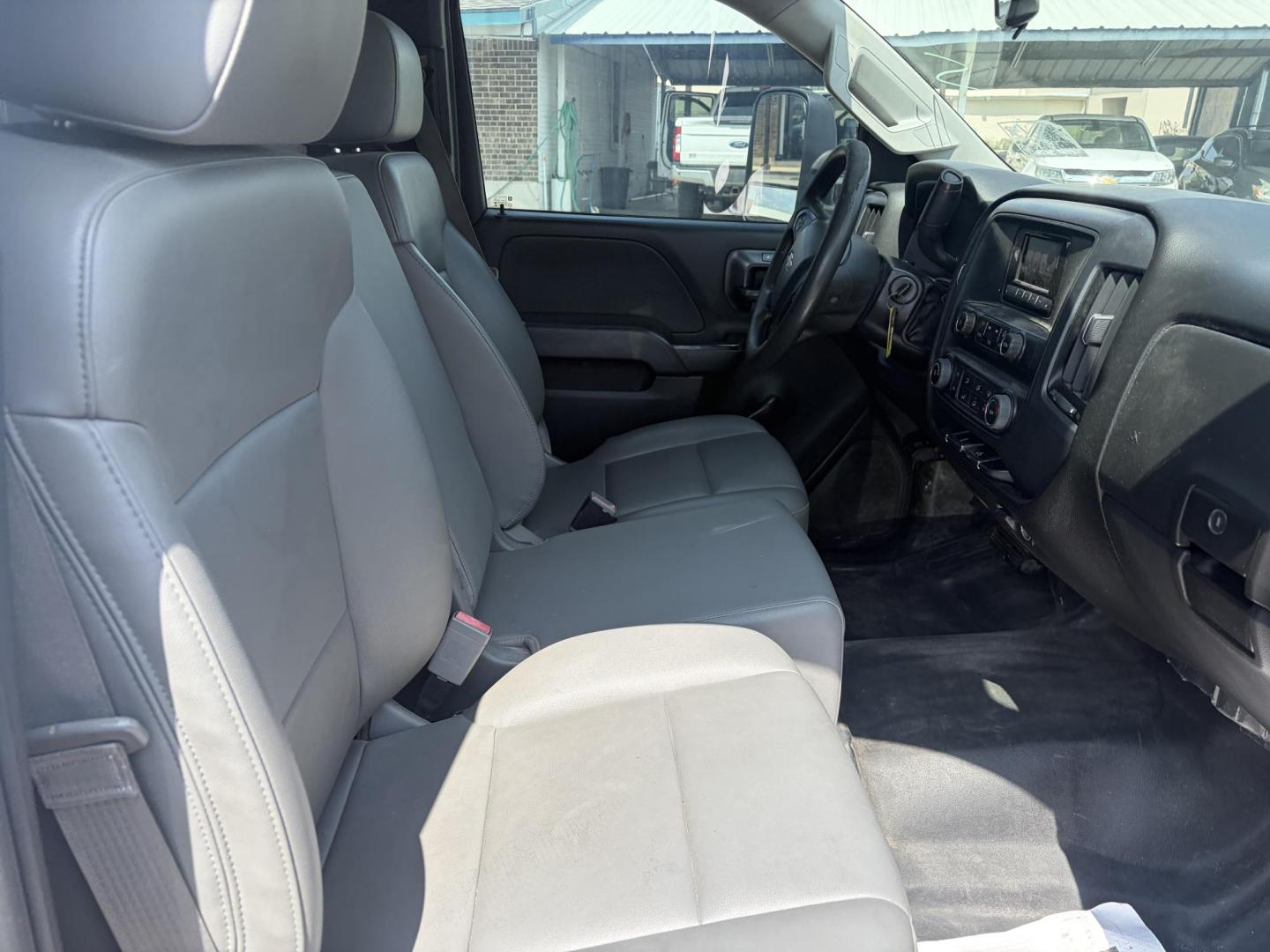 2015 White Chevrolet Silverado 2500HD Work Truck Long Box 2WD (1GB0CUEG8FZ) with an 6.0L V8 OHV 16V FFV engine, 6-Speed Automatic transmission, located at 1687 Business 35 S, New Braunfels, TX, 78130, (830) 625-7159, 29.655487, -98.051491 - Photo#2