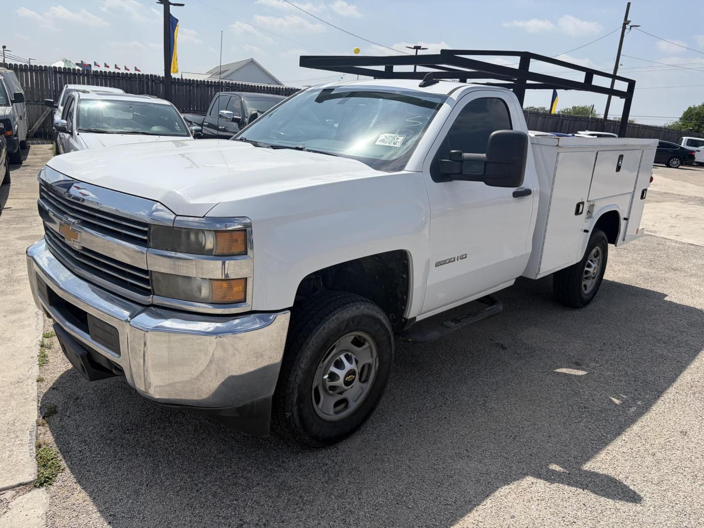2015 White Chevrolet Silverado 2500HD Work Truck Long Box 2WD (1GB0CUEG8FZ) with an 6.0L V8 OHV 16V FFV engine, 6-Speed Automatic transmission, located at 1687 Business 35 S, New Braunfels, TX, 78130, (830) 625-7159, 29.655487, -98.051491 - Photo#0