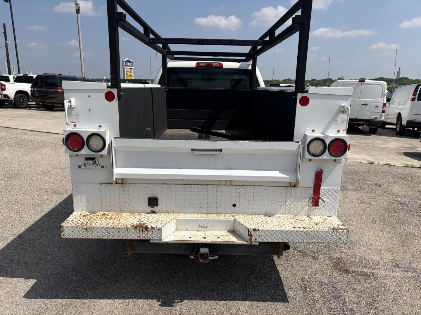 2015 White Chevrolet Silverado 2500HD Work Truck Long Box 2WD (1GB0CUEG8FZ) with an 6.0L V8 OHV 16V FFV engine, 6-Speed Automatic transmission, located at 1687 Business 35 S, New Braunfels, TX, 78130, (830) 625-7159, 29.655487, -98.051491 - Photo#5
