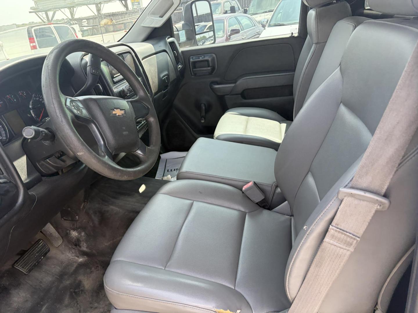 2015 White Chevrolet Silverado 2500HD Work Truck Long Box 2WD (1GB0CUEG8FZ) with an 6.0L V8 OHV 16V FFV engine, 6-Speed Automatic transmission, located at 1687 Business 35 S, New Braunfels, TX, 78130, (830) 625-7159, 29.655487, -98.051491 - Photo#8