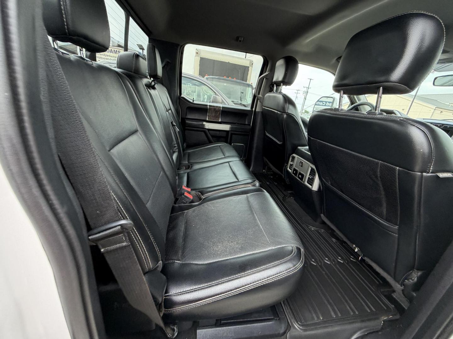2018 White Ford F-350 SD Lariat Crew Cab 4WD (1FT8W3BT0JE) with an 6.7L V8 OHV 16V DIESEL engine, 6A transmission, located at 1687 Business 35 S, New Braunfels, TX, 78130, (830) 625-7159, 29.655487, -98.051491 - Photo#5