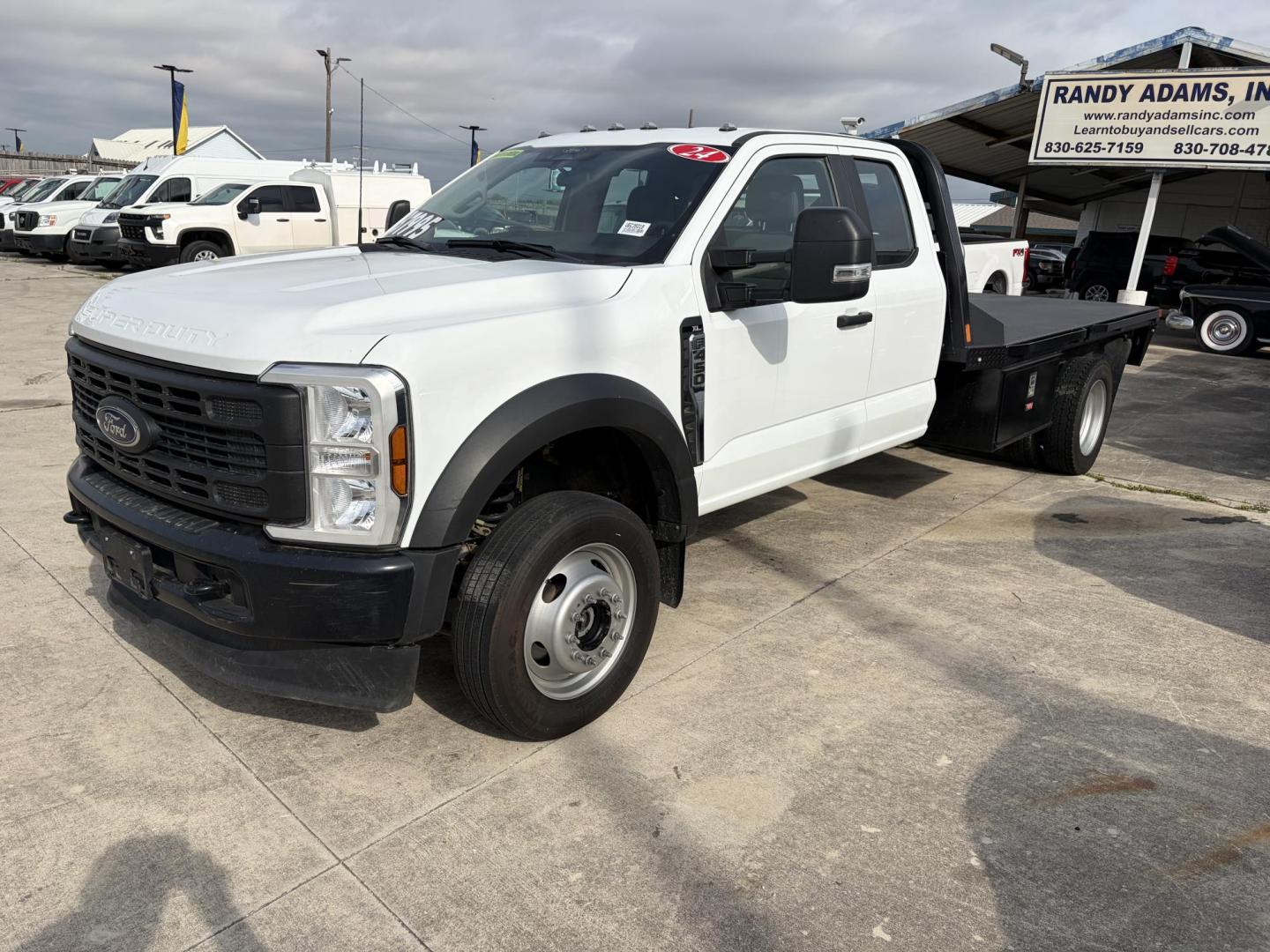 2024 White Ford F-450 SD SuperCab DRW 4WD (1FD0X4HNXRE) with an 7.3L V8 OHV 16V engine, located at 1687 Business 35 S, New Braunfels, TX, 78130, (830) 625-7159, 29.655487, -98.051491 - Photo#0