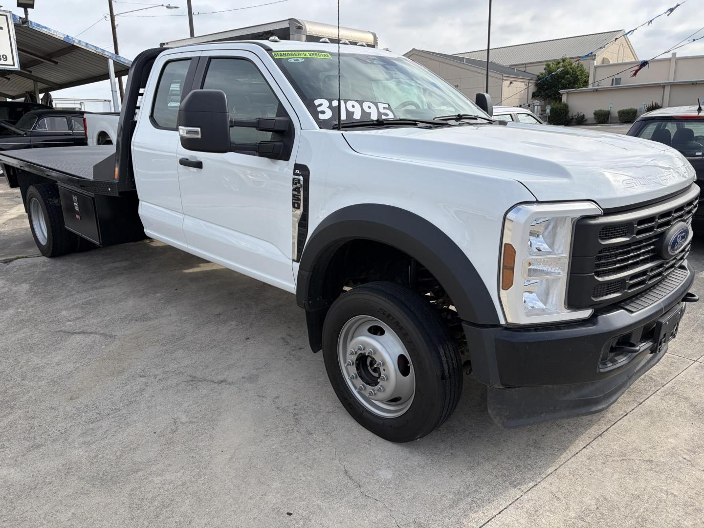 2024 White Ford F-450 SD SuperCab DRW 4WD (1FD0X4HNXRE) with an 7.3L V8 OHV 16V engine, located at 1687 Business 35 S, New Braunfels, TX, 78130, (830) 625-7159, 29.655487, -98.051491 - Photo#1