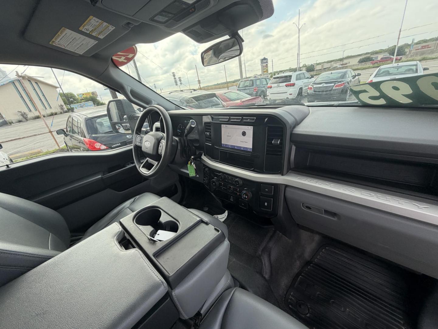 2024 White Ford F-450 SD SuperCab DRW 4WD (1FD0X4HNXRE) with an 7.3L V8 OHV 16V engine, located at 1687 Business 35 S, New Braunfels, TX, 78130, (830) 625-7159, 29.655487, -98.051491 - Photo#4
