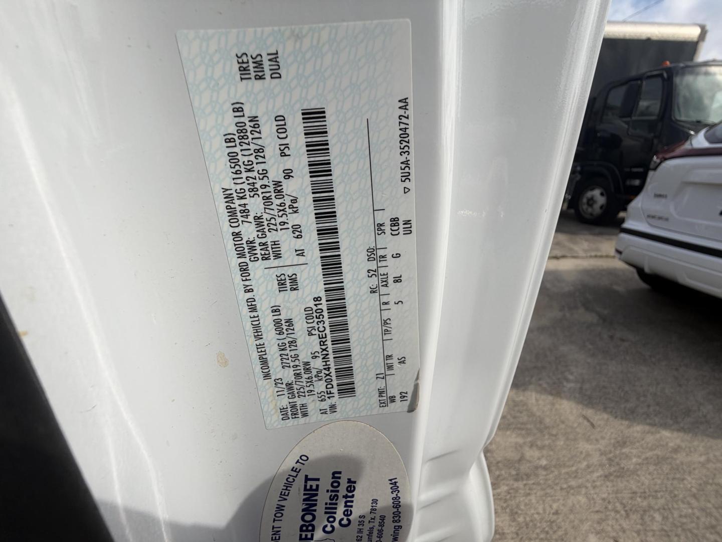 2024 White Ford F-450 SD SuperCab DRW 4WD (1FD0X4HNXRE) with an 7.3L V8 OHV 16V engine, located at 1687 Business 35 S, New Braunfels, TX, 78130, (830) 625-7159, 29.655487, -98.051491 - Photo#12