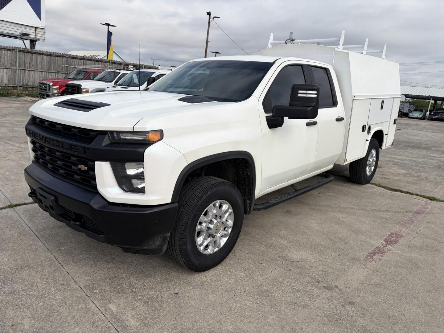 2021 Chevrolet Silverado 3500HD Work Truck Double Cab 2WD (1GB5WRE77MF) with an 6.6L V8 OHV 32V engine, 6A transmission, located at 1687 Business 35 S, New Braunfels, TX, 78130, (830) 625-7159, 29.655487, -98.051491 - Photo#0