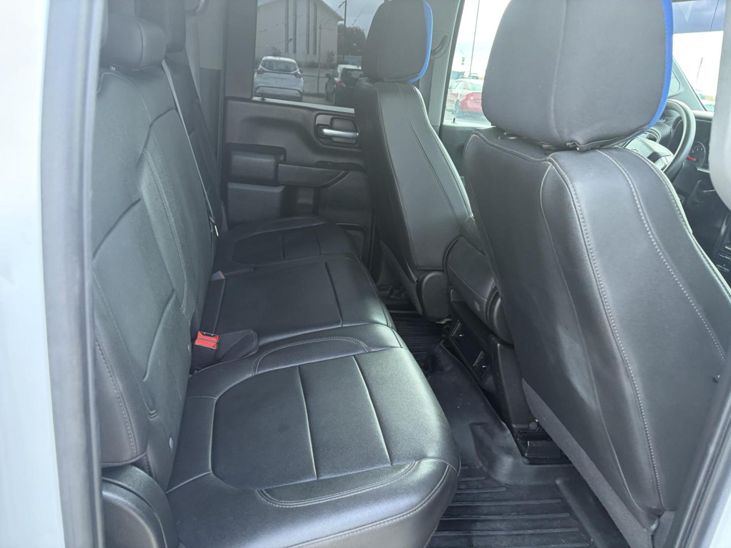 2021 Chevrolet Silverado 3500HD Work Truck Double Cab 2WD (1GB5WRE77MF) with an 6.6L V8 OHV 32V engine, 6A transmission, located at 1687 Business 35 S, New Braunfels, TX, 78130, (830) 625-7159, 29.655487, -98.051491 - Photo#5