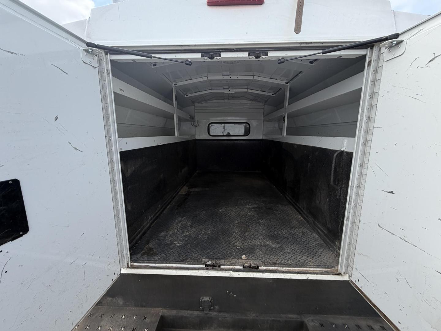 2021 Chevrolet Silverado 3500HD Work Truck Double Cab 2WD (1GB5WRE77MF) with an 6.6L V8 OHV 32V engine, 6A transmission, located at 1687 Business 35 S, New Braunfels, TX, 78130, (830) 625-7159, 29.655487, -98.051491 - Photo#8
