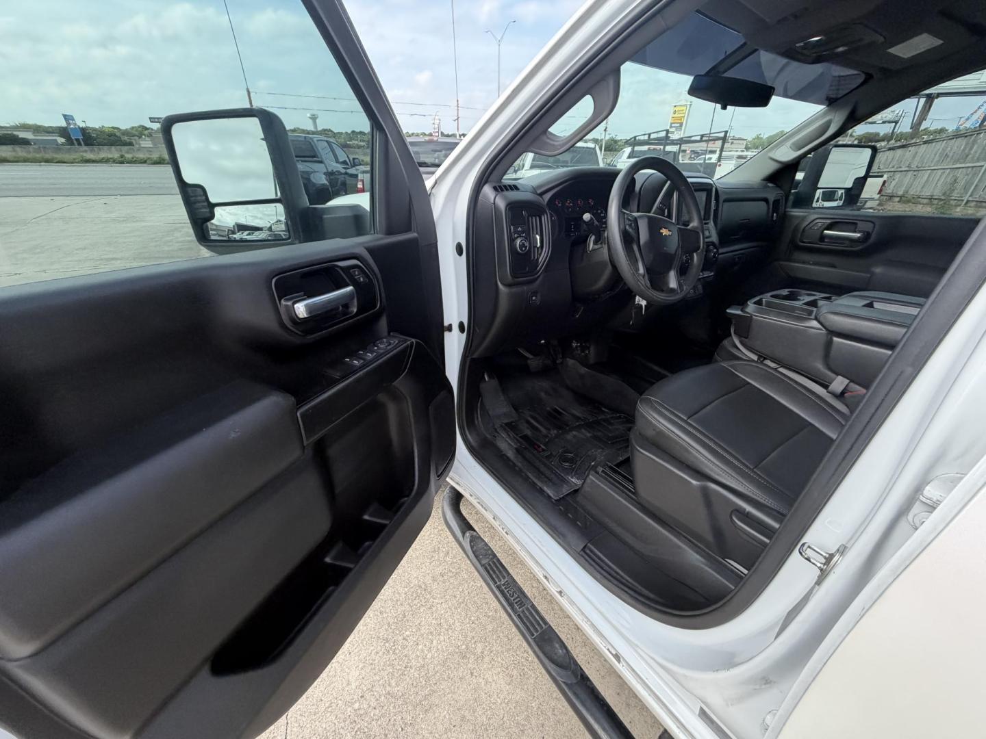 2021 Chevrolet Silverado 3500HD Work Truck Double Cab 2WD (1GB5WRE77MF) with an 6.6L V8 OHV 32V engine, 6A transmission, located at 1687 Business 35 S, New Braunfels, TX, 78130, (830) 625-7159, 29.655487, -98.051491 - Photo#11
