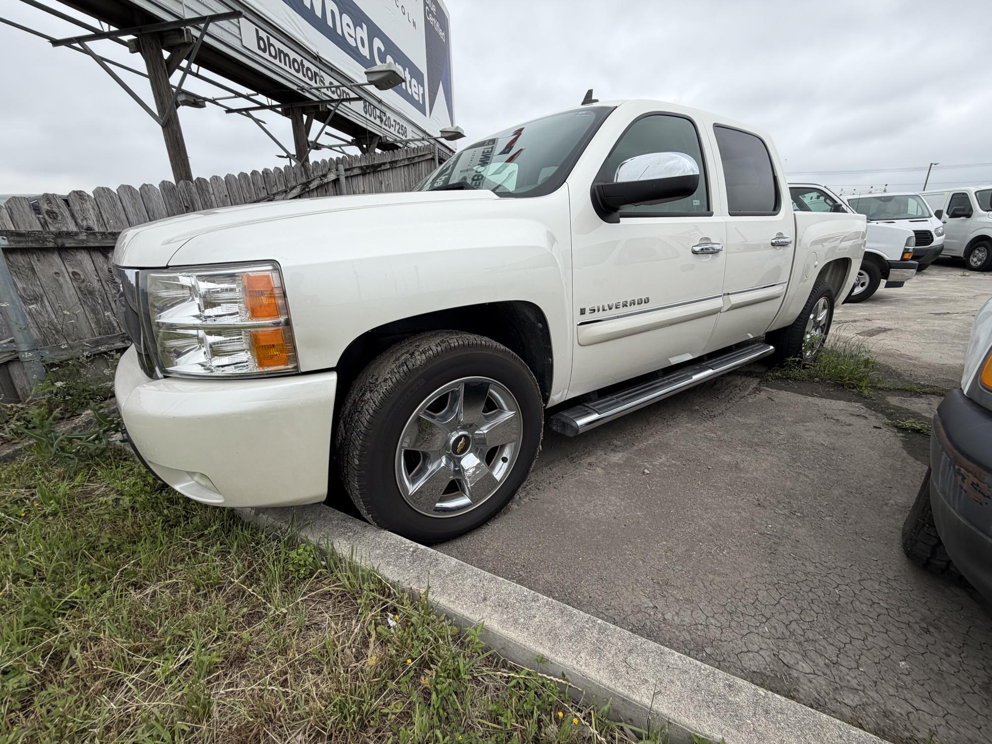 photo of 2009 Chevrolet Silverado 1500 LTZ Crew Cab 2WD