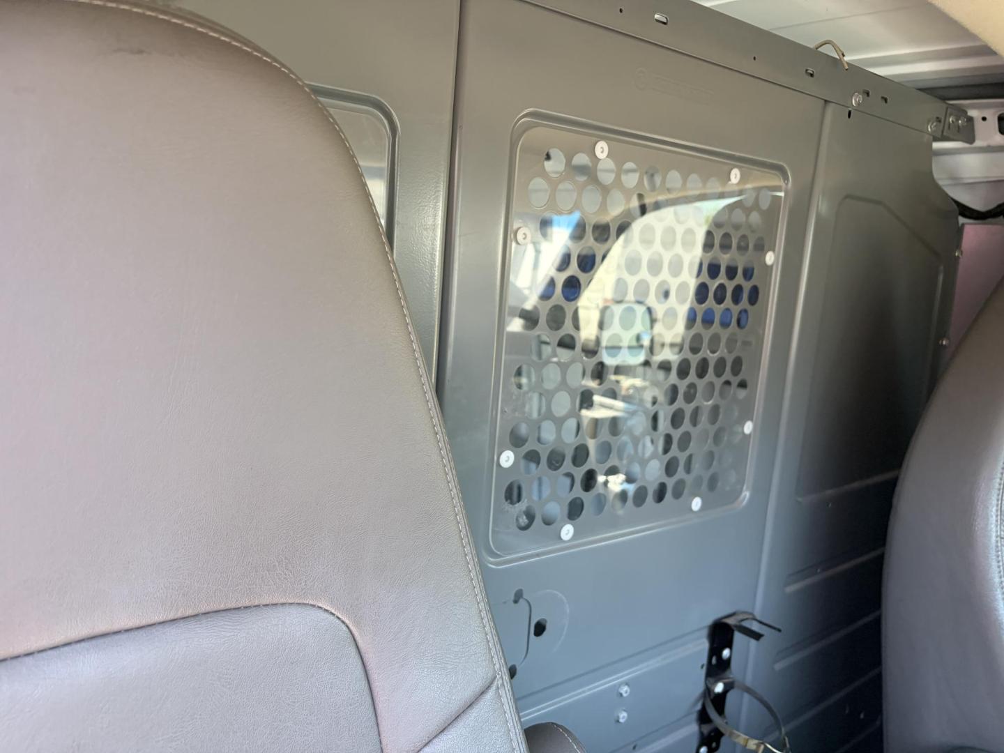 2015 White Chevrolet Express 2500 Cargo FFV (1GCWGFCF8F1) with an 4.8L V8 FFV engine, 6-Speed Automatic transmission, located at 1687 Business 35 S, New Braunfels, TX, 78130, (830) 625-7159, 29.655487, -98.051491 - Photo#4