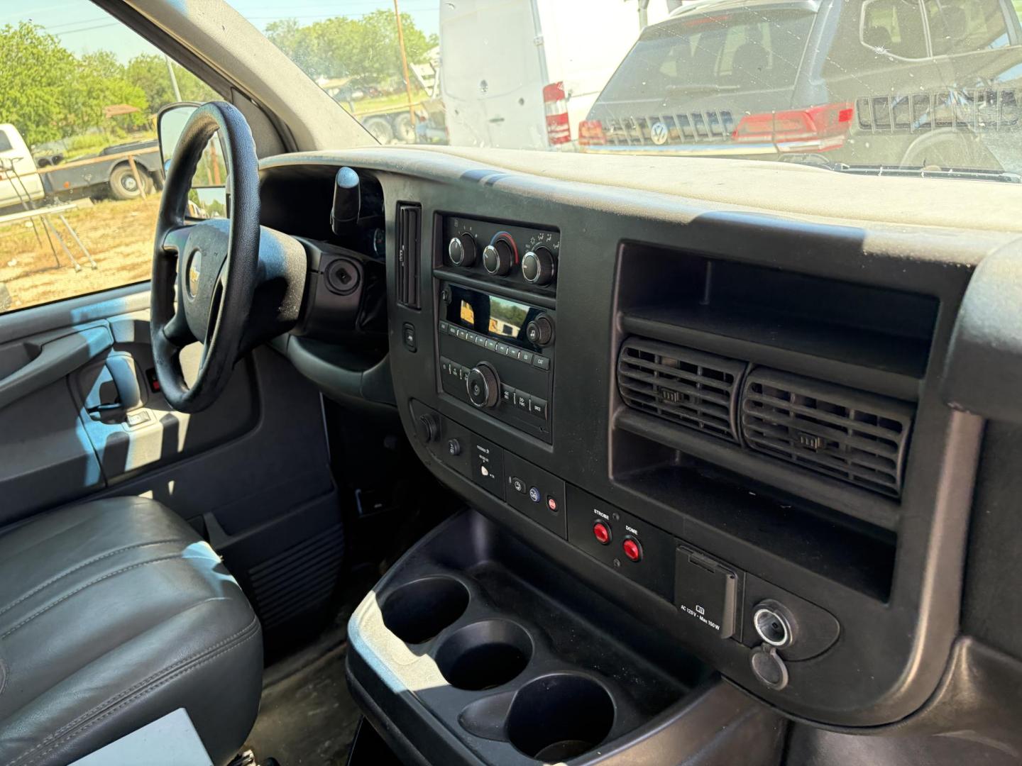 2015 White Chevrolet Express 2500 Cargo FFV (1GCWGFCF8F1) with an 4.8L V8 FFV engine, 6-Speed Automatic transmission, located at 1687 Business 35 S, New Braunfels, TX, 78130, (830) 625-7159, 29.655487, -98.051491 - Photo#3