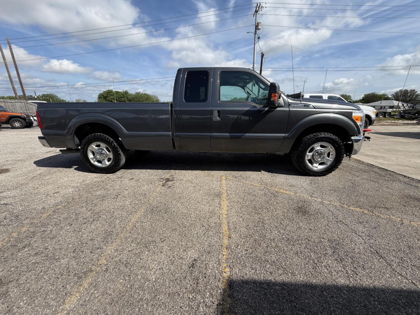 2016 Gray Ford F-250 SD XLT SuperCab 2WD (1FT7X2A69GE) with an 6.2L V8 OHV 16V engine, 6A transmission, located at 1687 Business 35 S, New Braunfels, TX, 78130, (830) 625-7159, 29.655487, -98.051491 - Photo#4