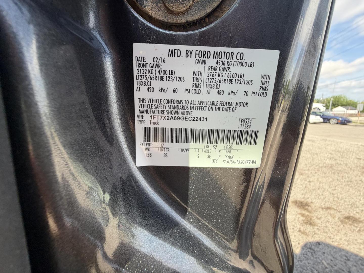 2016 Gray Ford F-250 SD XLT SuperCab 2WD (1FT7X2A69GE) with an 6.2L V8 OHV 16V engine, 6A transmission, located at 1687 Business 35 S, New Braunfels, TX, 78130, (830) 625-7159, 29.655487, -98.051491 - Photo#13