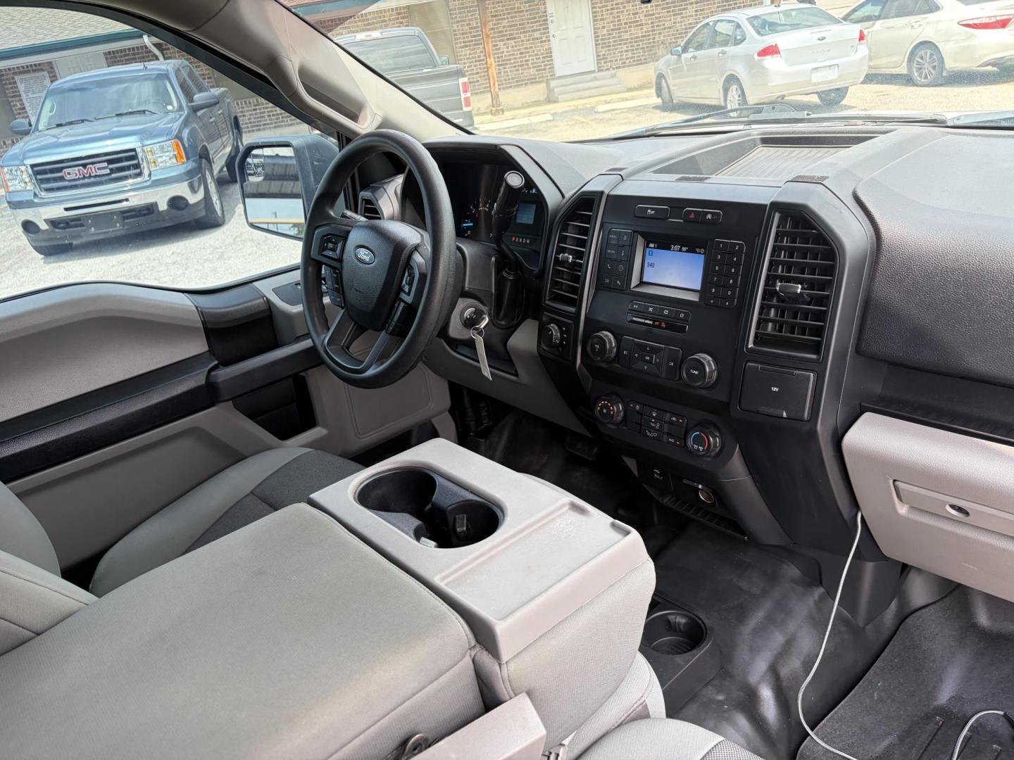 2019 White Ford F-150 XL SuperCab 8-ft. Bed 4WD (1FTFX1E46KK) with an 3.5L V6 DOHC 24V engine, 6A transmission, located at 1687 Business 35 S, New Braunfels, TX, 78130, (830) 625-7159, 29.655487, -98.051491 - Photo#3