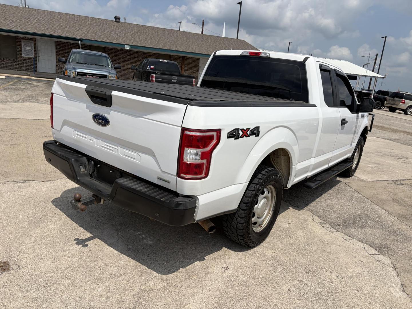 2019 White Ford F-150 XL SuperCab 8-ft. Bed 4WD (1FTFX1E46KK) with an 3.5L V6 DOHC 24V engine, 6A transmission, located at 1687 Business 35 S, New Braunfels, TX, 78130, (830) 625-7159, 29.655487, -98.051491 - Photo#5