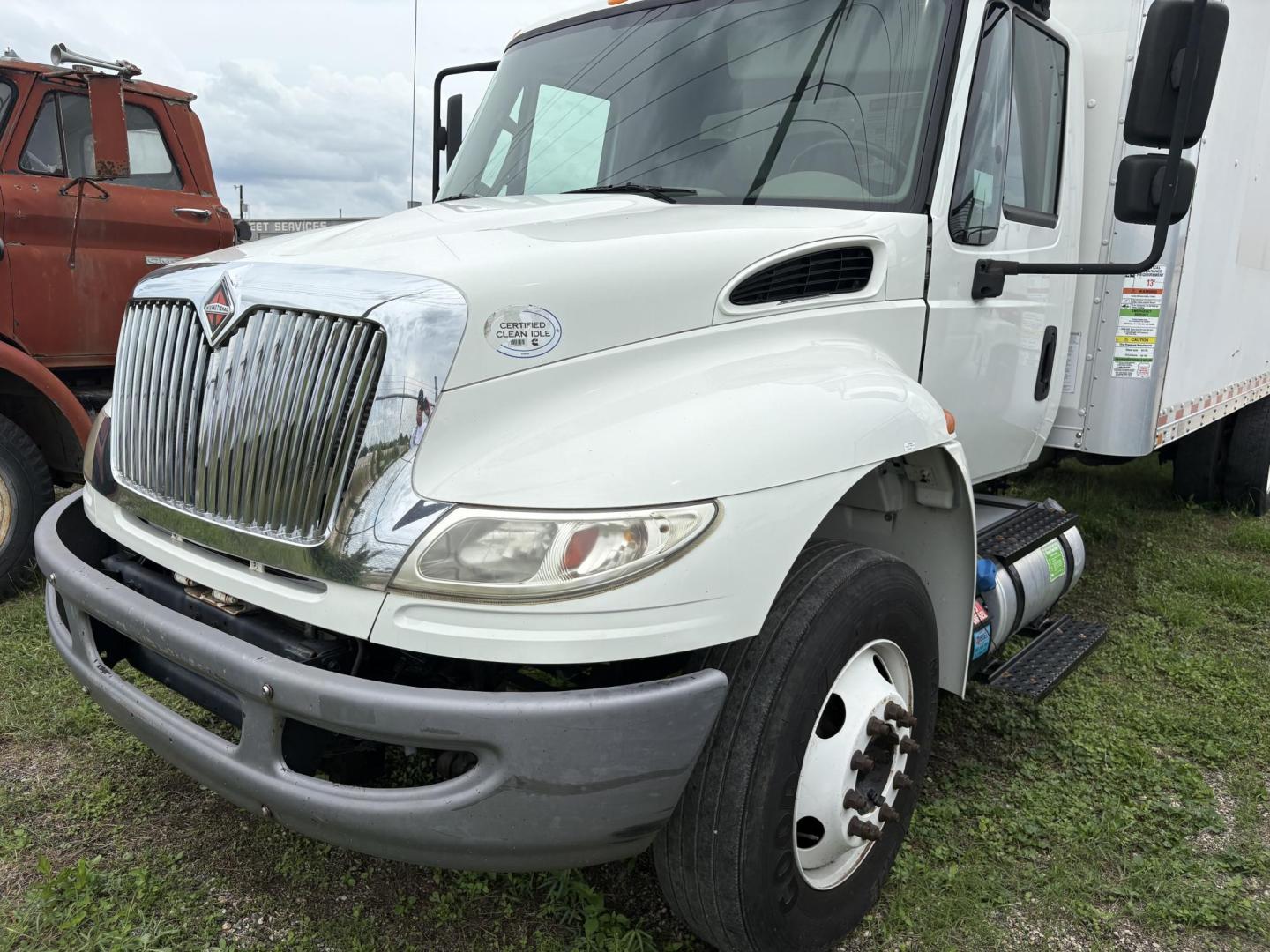 2017 White International DuraStar 4300 - (1HTMMMMM2HH) , located at 1687 Business 35 S, New Braunfels, TX, 78130, (830) 625-7159, 29.655487, -98.051491 - Photo#0