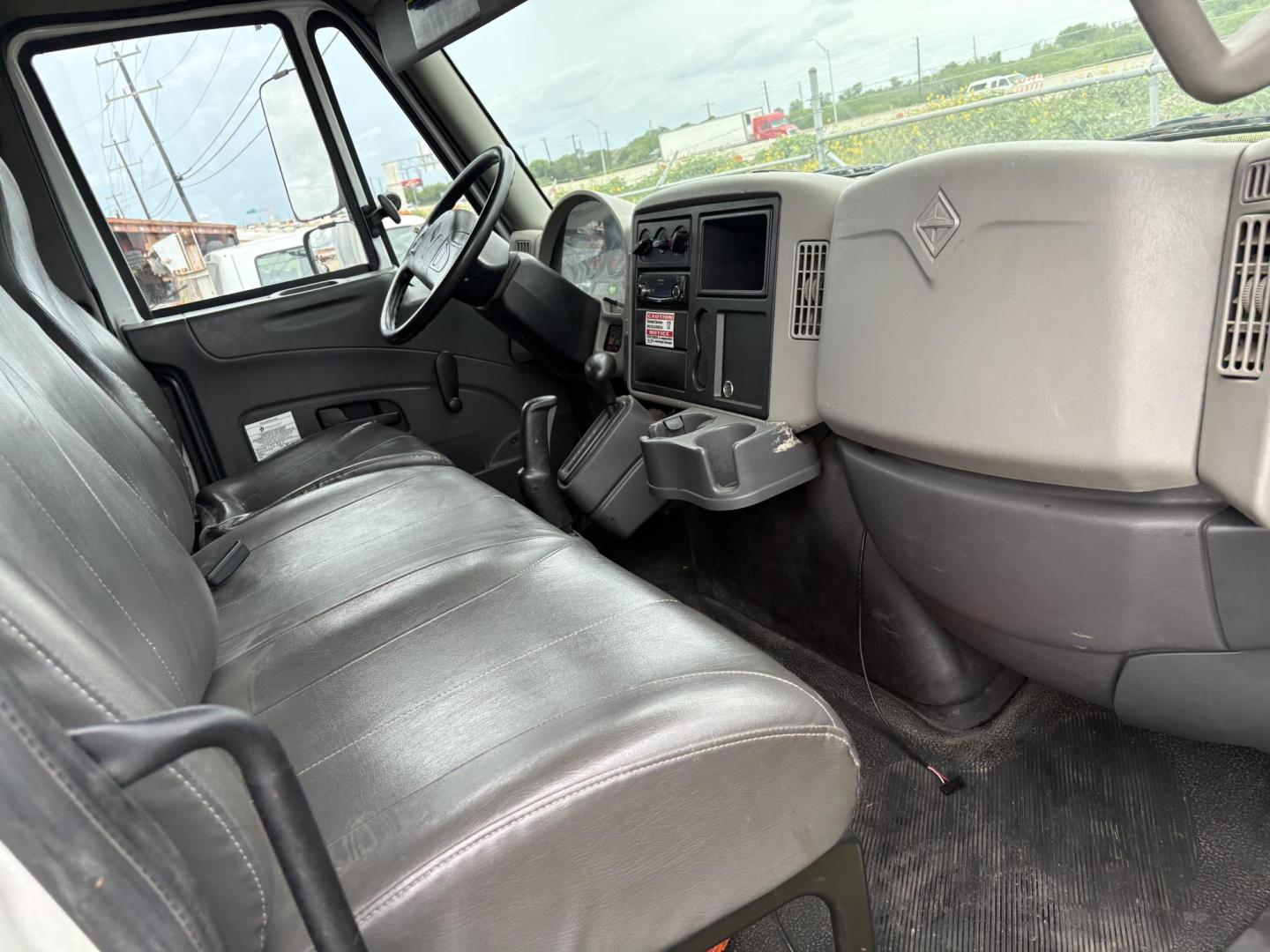2017 White International DuraStar 4300 - (1HTMMMMM2HH) , located at 1687 Business 35 S, New Braunfels, TX, 78130, (830) 625-7159, 29.655487, -98.051491 - Photo#12