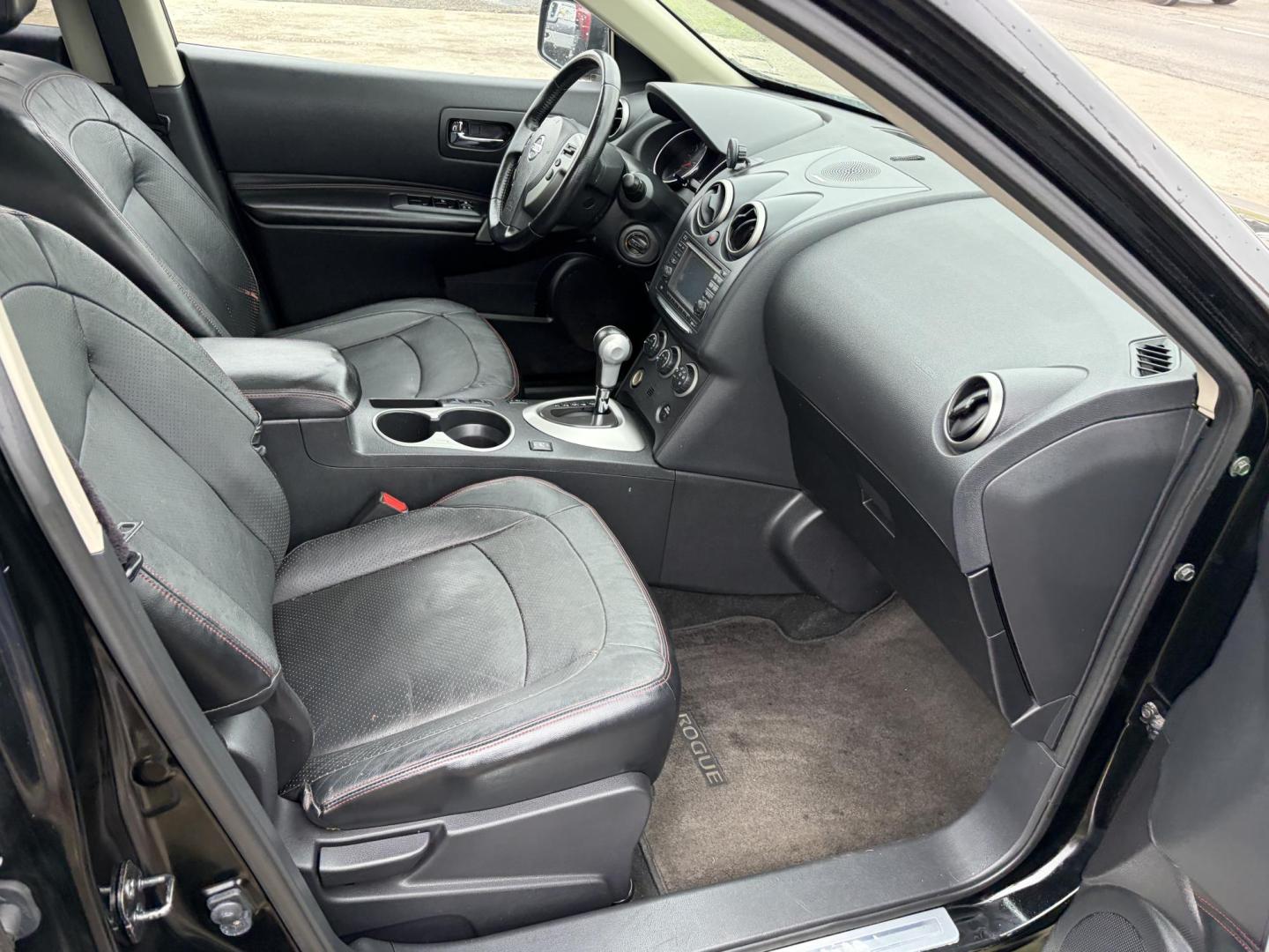 2012 Black Nissan Rogue S AWD (JN8AS5MV3CW) with an 2.5L L4 DOHC 16V engine, Continuously Variable Transmission transmission, located at 1687 Business 35 S, New Braunfels, TX, 78130, (830) 625-7159, 29.655487, -98.051491 - Photo#2