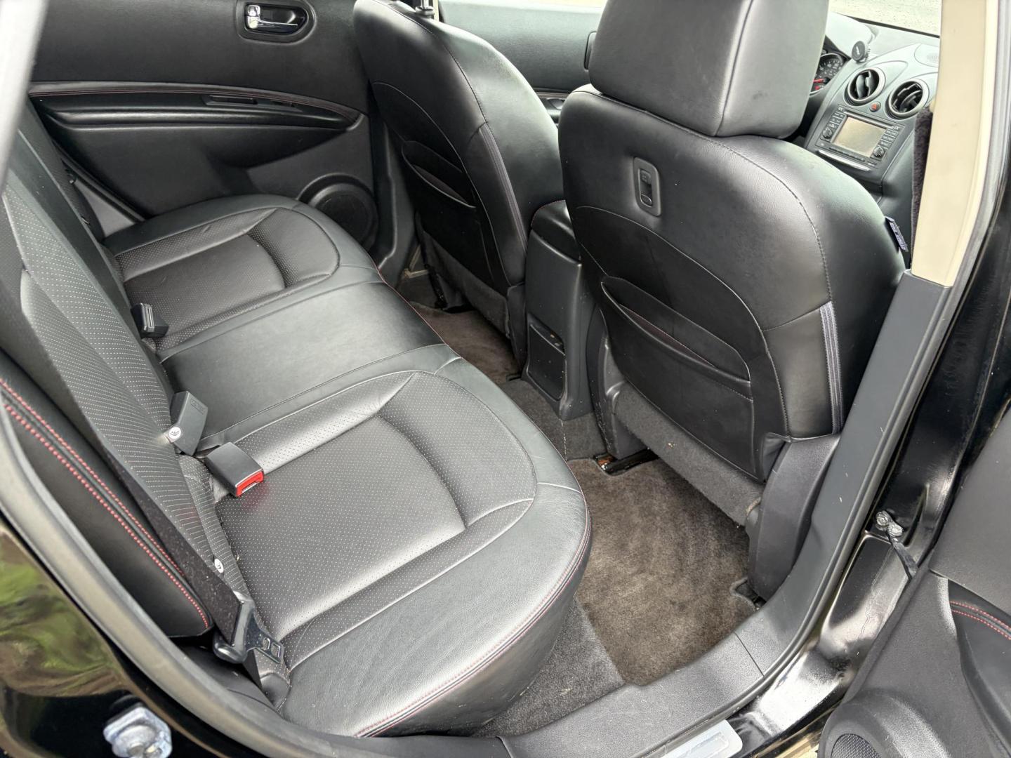 2012 Black Nissan Rogue S AWD (JN8AS5MV3CW) with an 2.5L L4 DOHC 16V engine, Continuously Variable Transmission transmission, located at 1687 Business 35 S, New Braunfels, TX, 78130, (830) 625-7159, 29.655487, -98.051491 - Photo#4