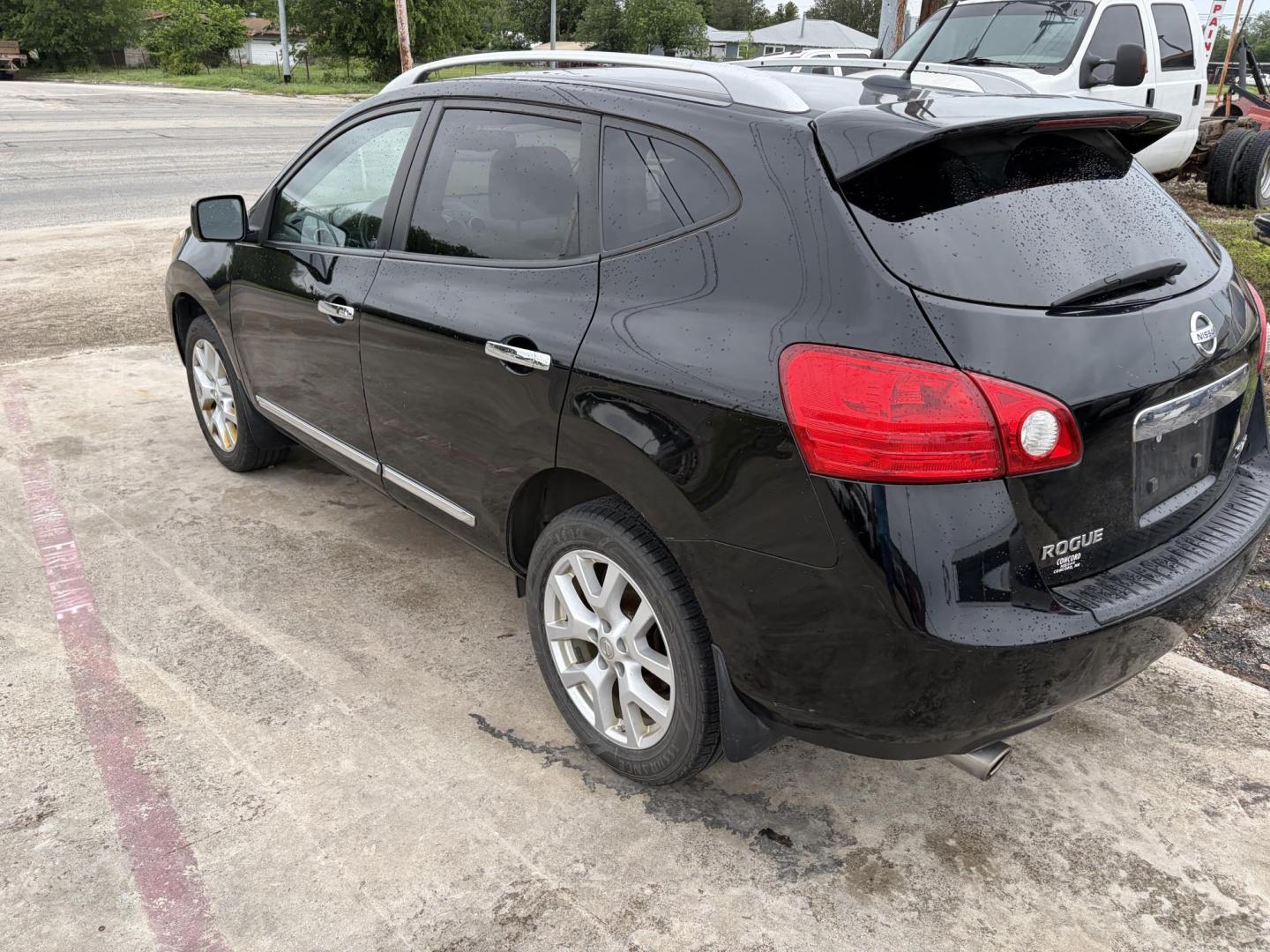 2012 Black Nissan Rogue S AWD (JN8AS5MV3CW) with an 2.5L L4 DOHC 16V engine, Continuously Variable Transmission transmission, located at 1687 Business 35 S, New Braunfels, TX, 78130, (830) 625-7159, 29.655487, -98.051491 - Photo#6