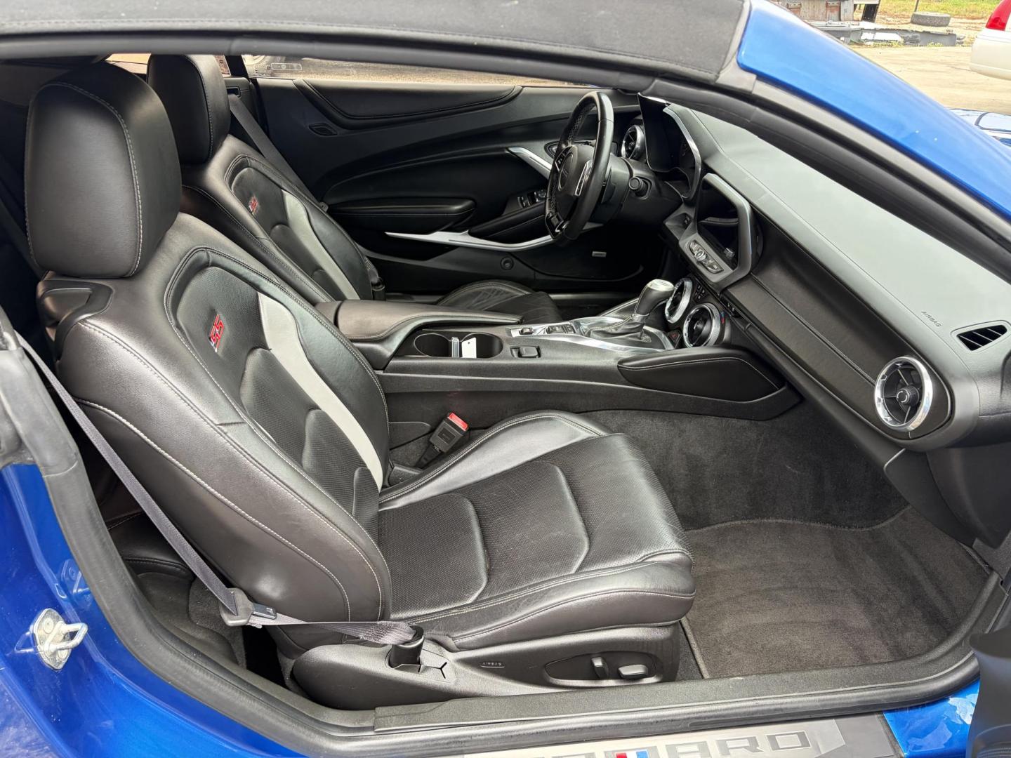 2017 Blue Chevrolet Camaro 2SS Convertible (1G1FH3D7XH0) with an 6.2L V8 OHV 16V engine, 6A transmission, located at 1687 Business 35 S, New Braunfels, TX, 78130, (830) 625-7159, 29.655487, -98.051491 - Photo#2