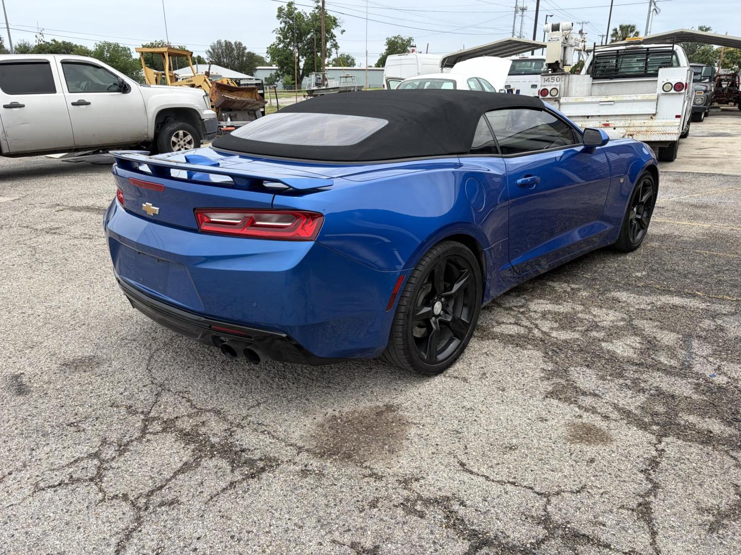 2017 Blue Chevrolet Camaro 2SS Convertible (1G1FH3D7XH0) with an 6.2L V8 OHV 16V engine, 6A transmission, located at 1687 Business 35 S, New Braunfels, TX, 78130, (830) 625-7159, 29.655487, -98.051491 - Photo#4
