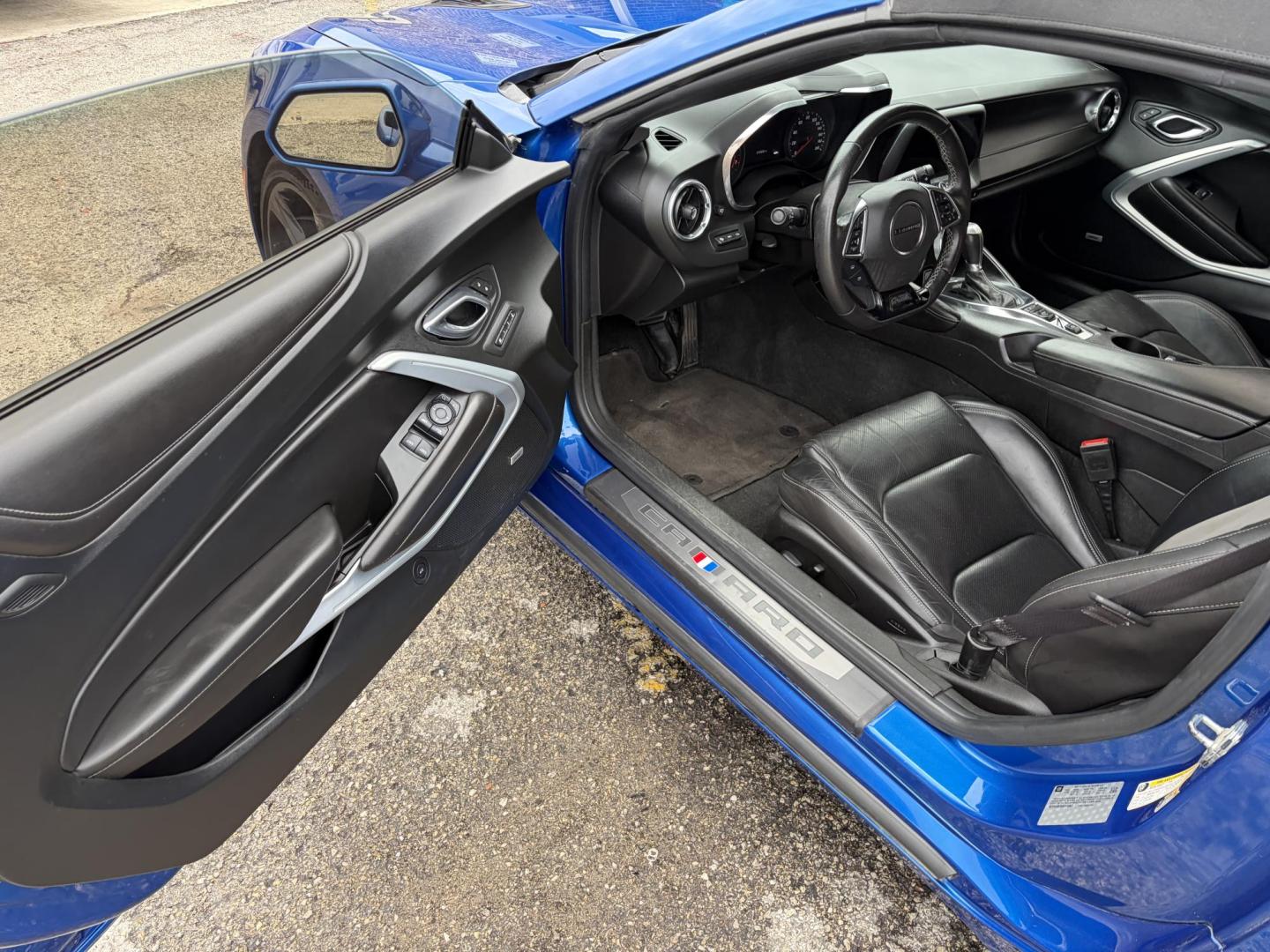 2017 Blue Chevrolet Camaro 2SS Convertible (1G1FH3D7XH0) with an 6.2L V8 OHV 16V engine, 6A transmission, located at 1687 Business 35 S, New Braunfels, TX, 78130, (830) 625-7159, 29.655487, -98.051491 - Photo#7