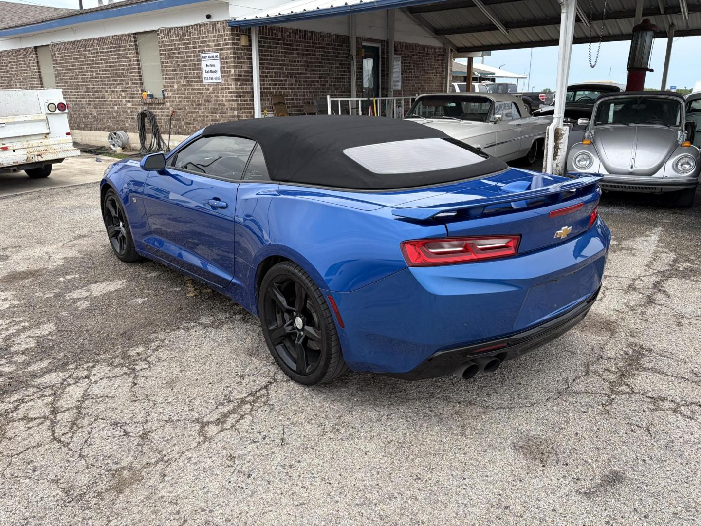 2017 Blue Chevrolet Camaro 2SS Convertible (1G1FH3D7XH0) with an 6.2L V8 OHV 16V engine, 6A transmission, located at 1687 Business 35 S, New Braunfels, TX, 78130, (830) 625-7159, 29.655487, -98.051491 - Photo#5