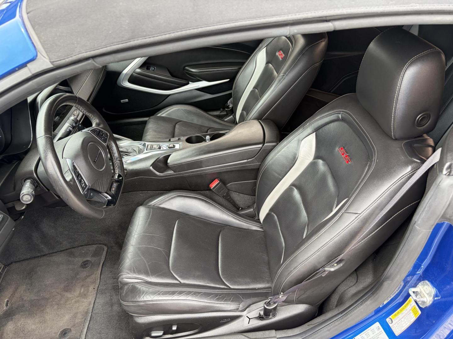 2017 Blue Chevrolet Camaro 2SS Convertible (1G1FH3D7XH0) with an 6.2L V8 OHV 16V engine, 6A transmission, located at 1687 Business 35 S, New Braunfels, TX, 78130, (830) 625-7159, 29.655487, -98.051491 - Photo#8