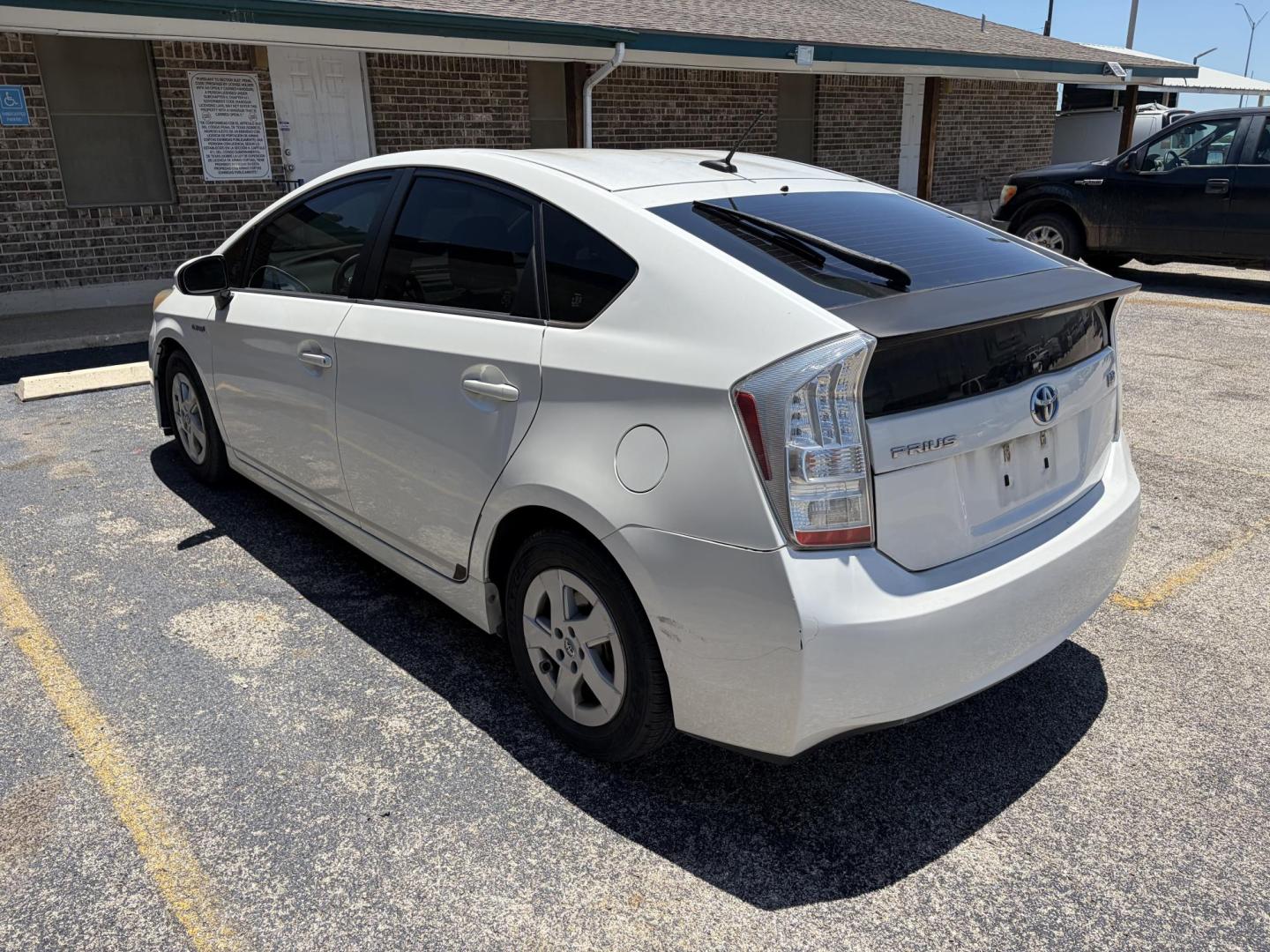 2011 White Toyota Prius Prius I (JTDKN3DU8B5) with an 1.8L L4 DOHC 16V engine, Continuously Variable Transmission transmission, located at 1687 Business 35 S, New Braunfels, TX, 78130, (830) 625-7159, 29.655487, -98.051491 - Photo#6
