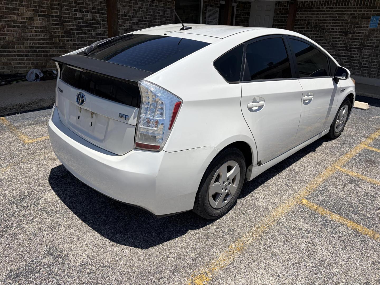 2011 White Toyota Prius Prius I (JTDKN3DU8B5) with an 1.8L L4 DOHC 16V engine, Continuously Variable Transmission transmission, located at 1687 Business 35 S, New Braunfels, TX, 78130, (830) 625-7159, 29.655487, -98.051491 - Photo#5