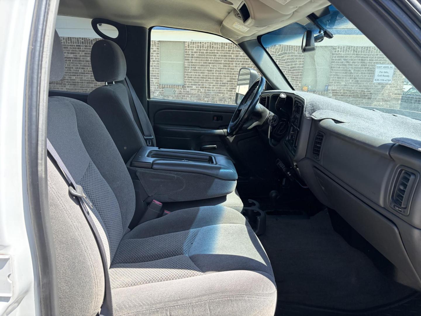 2006 White Chevrolet Silverado 2500HD LS Crew Cab 4WD (1GCHK23D96F) with an 6.6L V8 OHV 32V TURBO DIESEL engine, located at 1687 Business 35 S, New Braunfels, TX, 78130, (830) 625-7159, 29.655487, -98.051491 - Photo#2