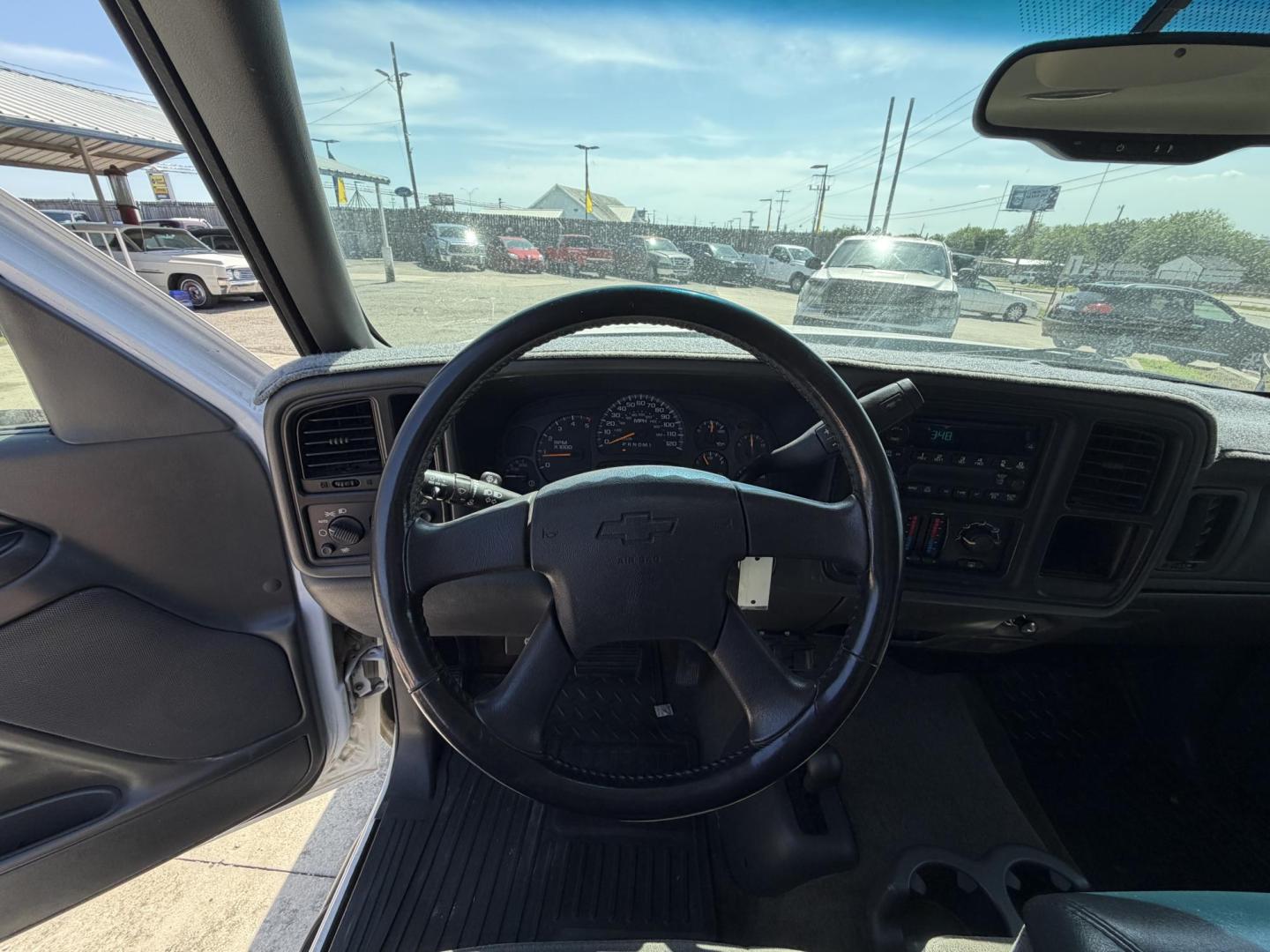 2006 White Chevrolet Silverado 2500HD LS Crew Cab 4WD (1GCHK23D96F) with an 6.6L V8 OHV 32V TURBO DIESEL engine, located at 1687 Business 35 S, New Braunfels, TX, 78130, (830) 625-7159, 29.655487, -98.051491 - Photo#13