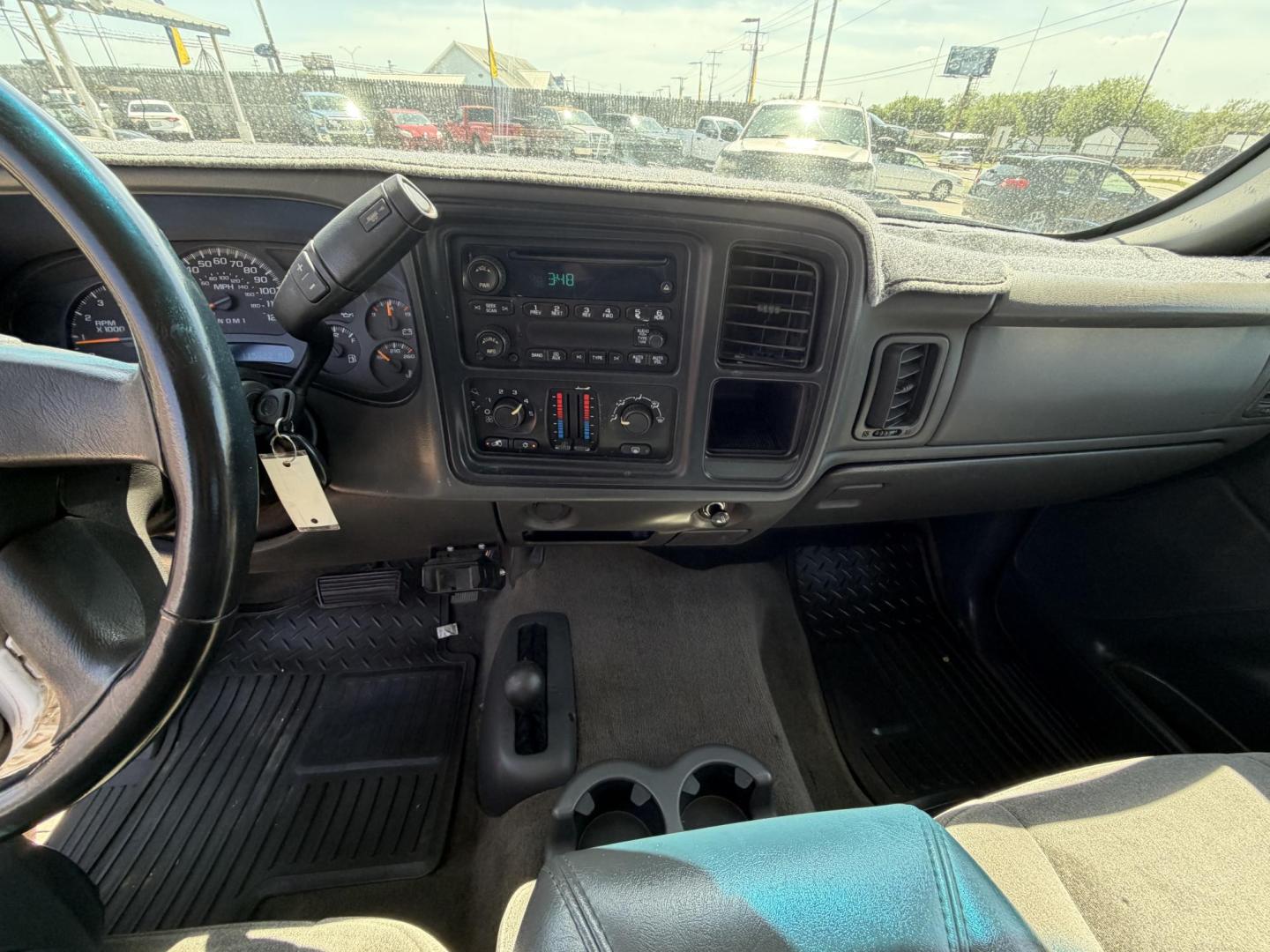 2006 White Chevrolet Silverado 2500HD LS Crew Cab 4WD (1GCHK23D96F) with an 6.6L V8 OHV 32V TURBO DIESEL engine, located at 1687 Business 35 S, New Braunfels, TX, 78130, (830) 625-7159, 29.655487, -98.051491 - Photo#12