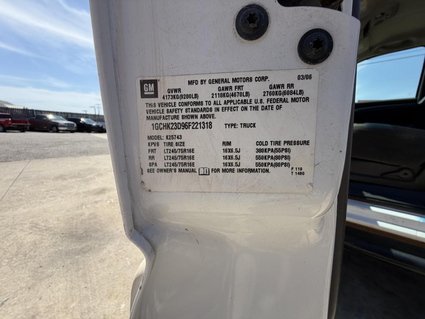 2006 White Chevrolet Silverado 2500HD LS Crew Cab 4WD (1GCHK23D96F) with an 6.6L V8 OHV 32V TURBO DIESEL engine, located at 1687 Business 35 S, New Braunfels, TX, 78130, (830) 625-7159, 29.655487, -98.051491 - Photo#14