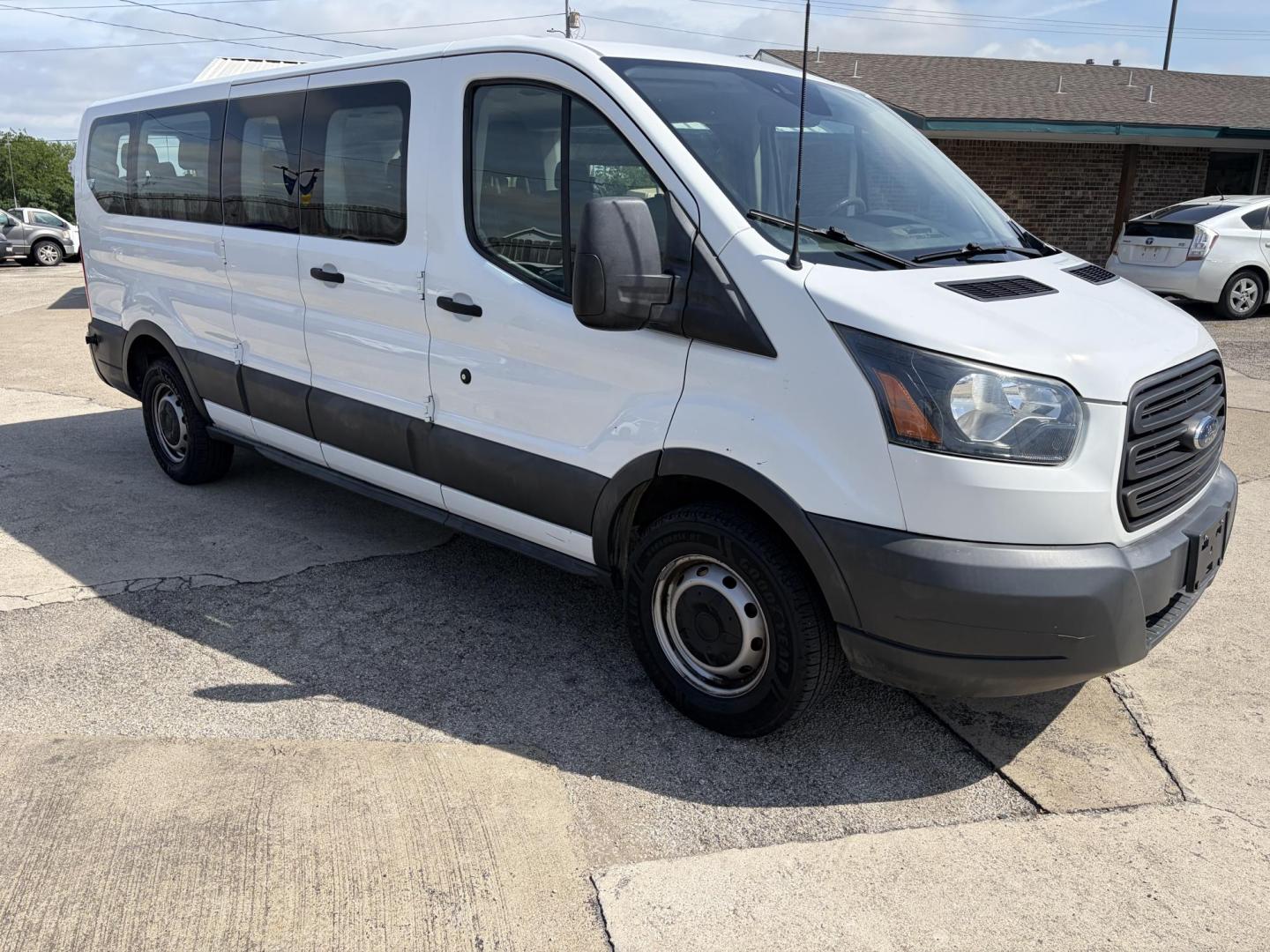 2017 White Ford Transit 350 Wagon Low Roof XLT 60/40 Pass. 148-in. WB (1FBZX2ZM4HK) with an 3.7L V6 DOHC 24V engine, 6A transmission, located at 1687 Business 35 S, New Braunfels, TX, 78130, (830) 625-7159, 29.655487, -98.051491 - Photo#1