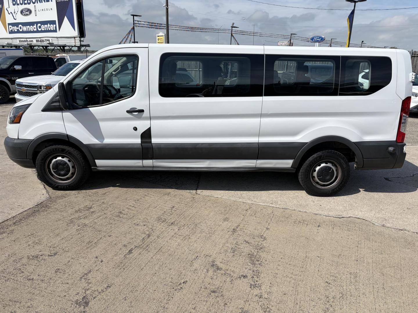 2017 White Ford Transit 350 Wagon Low Roof XLT 60/40 Pass. 148-in. WB (1FBZX2ZM4HK) with an 3.7L V6 DOHC 24V engine, 6A transmission, located at 1687 Business 35 S, New Braunfels, TX, 78130, (830) 625-7159, 29.655487, -98.051491 - Photo#8