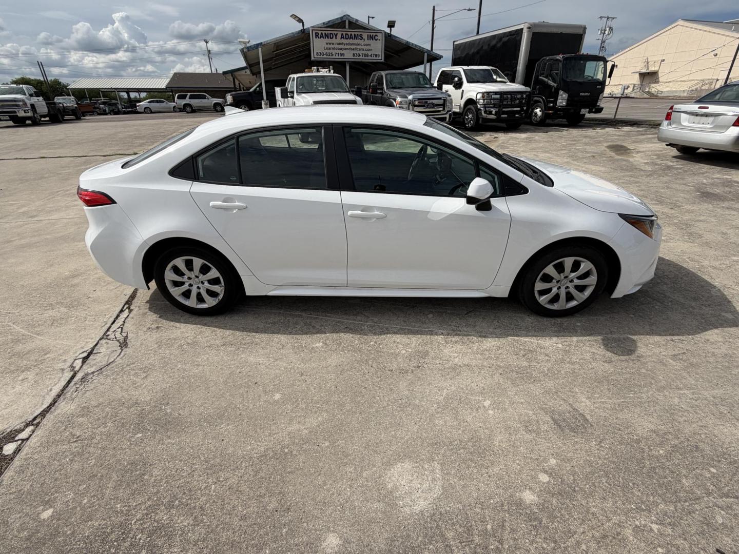 2024 White Toyota Corolla LE (5YFB4MDE8RP) with an 2.0L L4 DOHC 16V engine, CVT transmission, located at 1687 Business 35 S, New Braunfels, TX, 78130, (830) 625-7159, 29.655487, -98.051491 - Photo#2