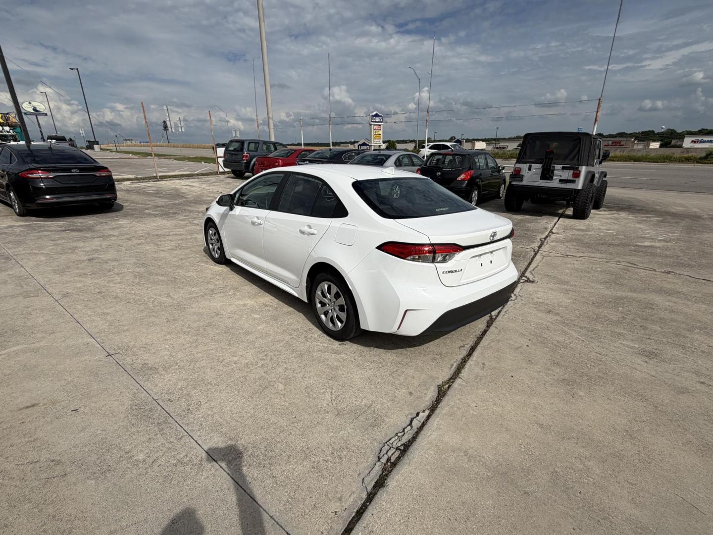 2024 White Toyota Corolla LE (5YFB4MDE8RP) with an 2.0L L4 DOHC 16V engine, CVT transmission, located at 1687 Business 35 S, New Braunfels, TX, 78130, (830) 625-7159, 29.655487, -98.051491 - Photo#7