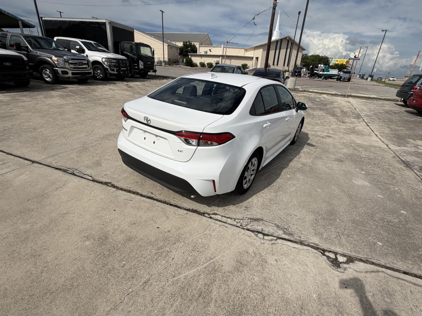 2024 White Toyota Corolla LE (5YFB4MDE8RP) with an 2.0L L4 DOHC 16V engine, CVT transmission, located at 1687 Business 35 S, New Braunfels, TX, 78130, (830) 625-7159, 29.655487, -98.051491 - Photo#6
