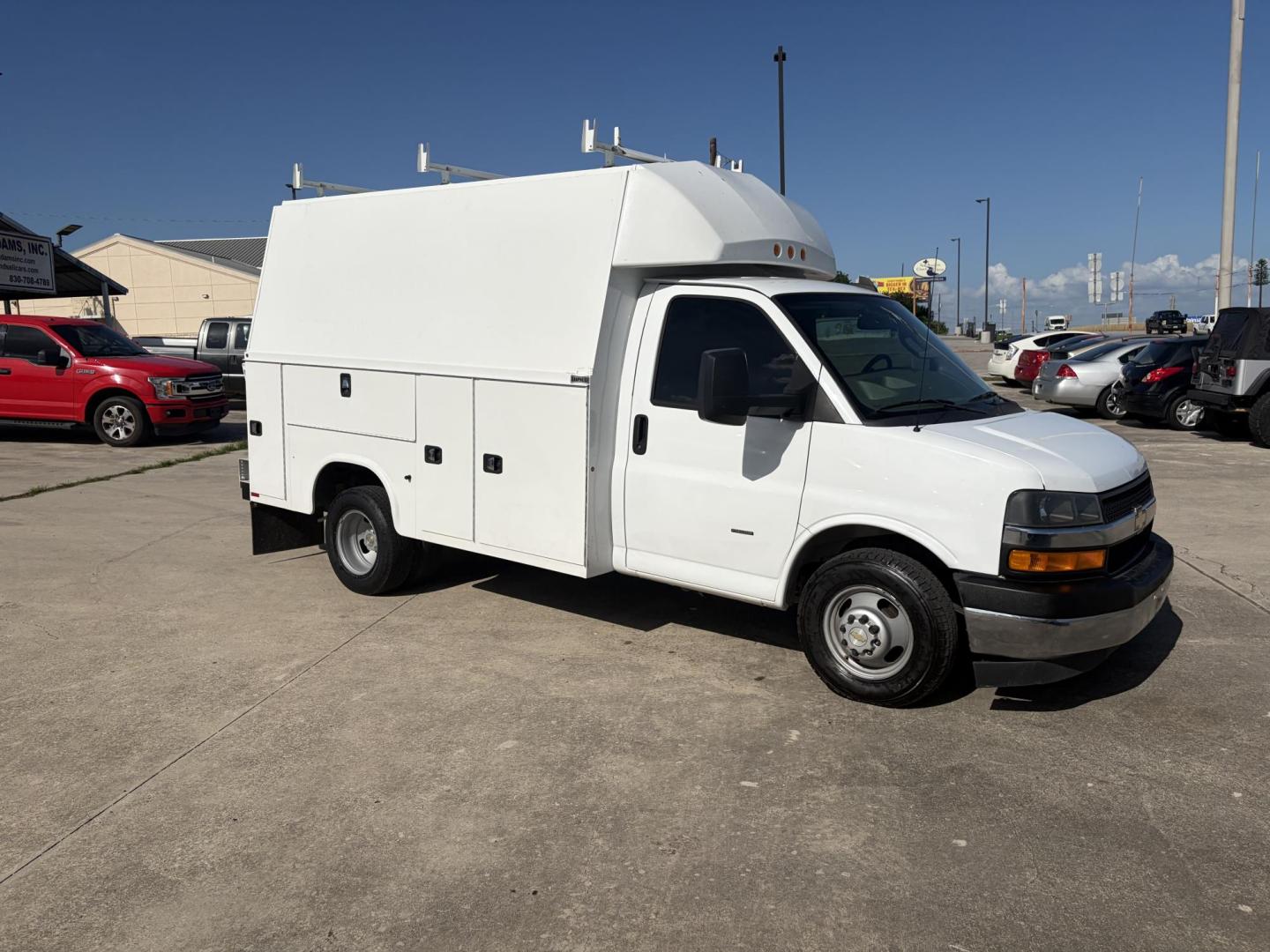 2019 White Chevrolet Express G3500 139" (1HA3GRCG3KN) with an 6.0L V8 OHV 16V FFV engine, 6A transmission, located at 1687 Business 35 S, New Braunfels, TX, 78130, (830) 625-7159, 29.655487, -98.051491 - Photo#1