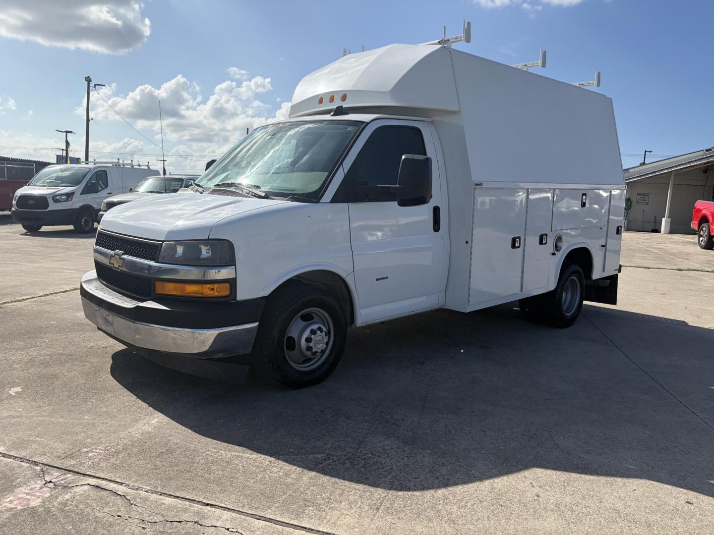 2019 White Chevrolet Express G3500 139" (1HA3GRCG3KN) with an 6.0L V8 OHV 16V FFV engine, 6A transmission, located at 1687 Business 35 S, New Braunfels, TX, 78130, (830) 625-7159, 29.655487, -98.051491 - Photo#0