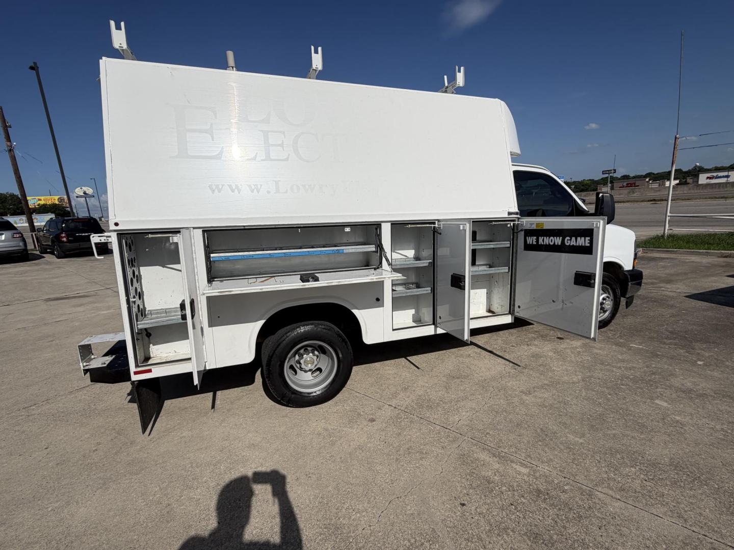 2019 White Chevrolet Express G3500 139" (1HA3GRCG3KN) with an 6.0L V8 OHV 16V FFV engine, 6A transmission, located at 1687 Business 35 S, New Braunfels, TX, 78130, (830) 625-7159, 29.655487, -98.051491 - Photo#11