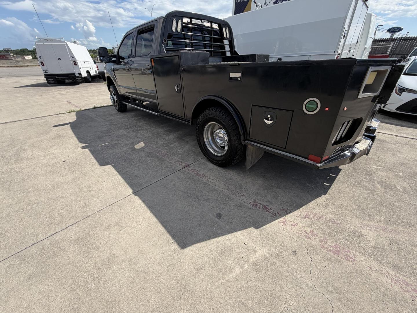 2020 Black Ford F-350 SD Lariat Crew Cab Long Bed DRW 4WD (1FD8W3HT1LE) with an 6.7L V8 OHV 16V DIESEL engine, 6A transmission, located at 1687 Business 35 S, New Braunfels, TX, 78130, (830) 625-7159, 29.655487, -98.051491 - Photo#9